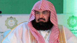 إمام الحرم المكي يشيد بترامب ويؤكد ان السعودية وأمريكا تقودان العالم للاستقرار والسلام