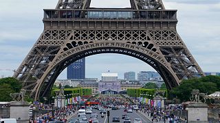 Parigi, Tour Eiffel: il muro anti-terrorismo da 20 milioni di euro