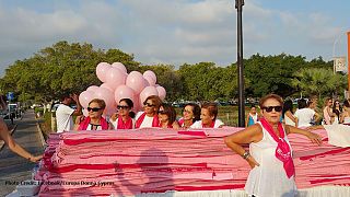 Κύπρος: Έφτιαξαν ροζ πλεκτό 800 μέτρων κατά του καρκίνου του μαστού