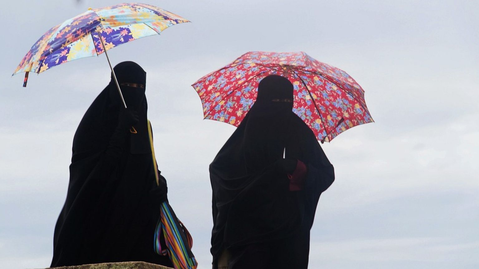 İsviçre burka yasağını referanduma taşıyor