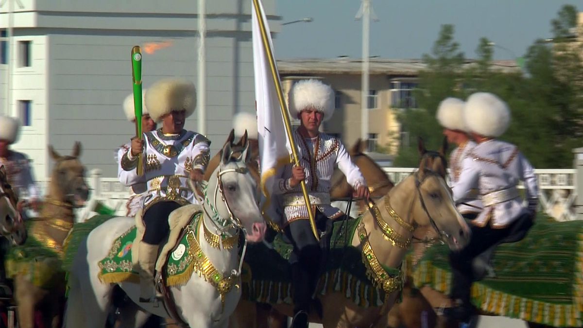 Τουρκμενιστάν: Η φλόγα έφτασε στο Ολυμπιακό Συγκρότημα στο Ασγκαμπάτ