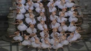 Ballerinas treat commuters to Swan Lake recital in Antwerp