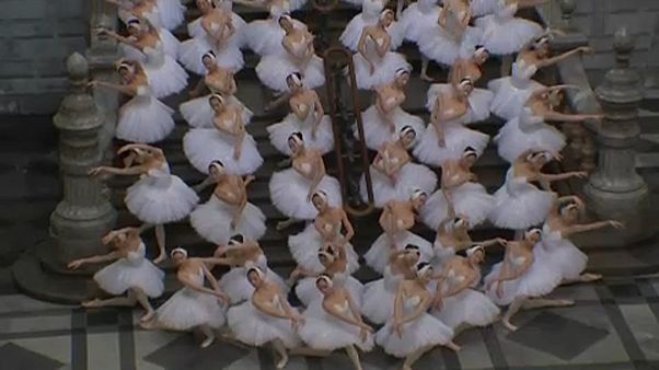Ballerinas treat commuters to Swan Lake recital in Antwerp Ballerinas treat commuters to Swan Lake recital in Antwerp