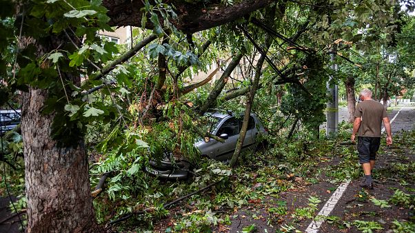 Romania: raffiche di vento a 100 km/h, durante la terribile tempesta che ha sconvolto la parte ovest del Paese Romania: raffiche di vento a 100 km/h, durante la terribile tempesta che ha sconvolto la parte ovest del Paese
