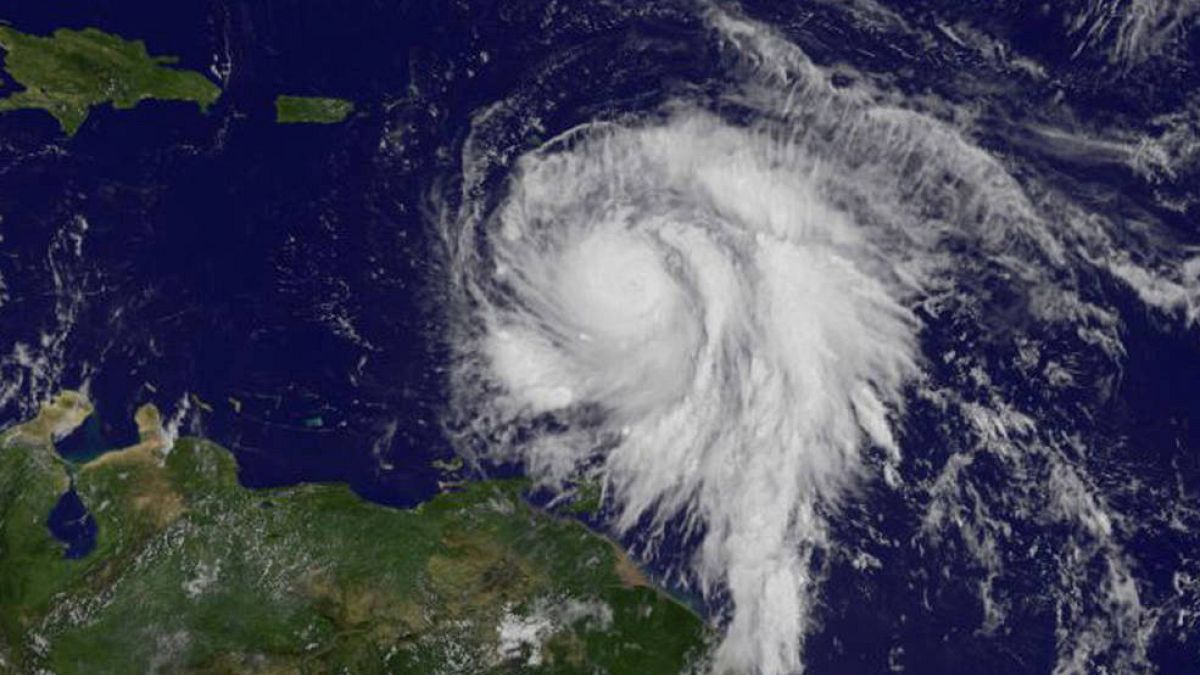 "Maria" fegt über Guadeloupe hinweg - Kurs Puerto Rico