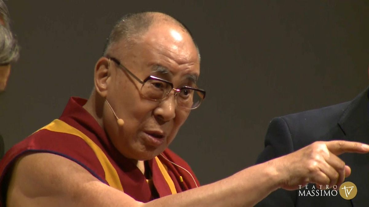 Il Dalai Lama: "Ricostruire i paesi dei migranti"