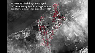Myanmarlı Budistler Arakanlıların boşalttığı köyleri ateşe veriyor
