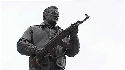 Moskova'da Kalaşnikof için dev heykel