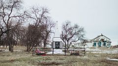 Image: An abandoned Soviet-era House of Culture and a World War II monument