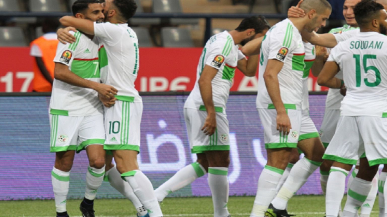 المنتخب الجزائري يتخلى عن سداسي دولي من لاعبيه من بينهم محرز وسليماني