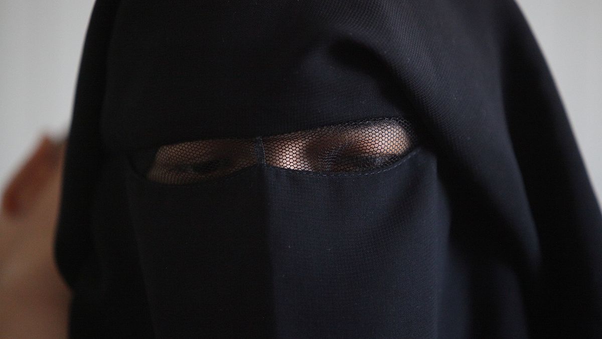 هيومن رايتس ووتش: العراق يحتجز 1400 زوجة أجنبية وطفل لمسلحي "داعش"