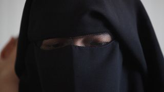 هيومن رايتس ووتش: العراق يحتجز 1400 زوجة أجنبية وطفل لمسلحي "داعش"