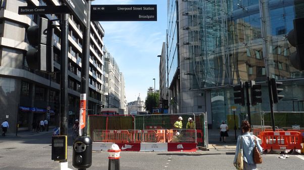 Londra'nın Liverpool Caddesi'nde bomba alarmı Londra'nın Liverpool Caddesi'nde bomba alarmı