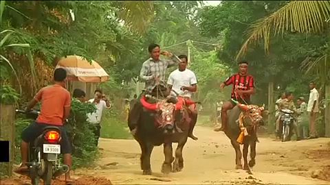 Cambodians gather to mark Festival of the Dead finale