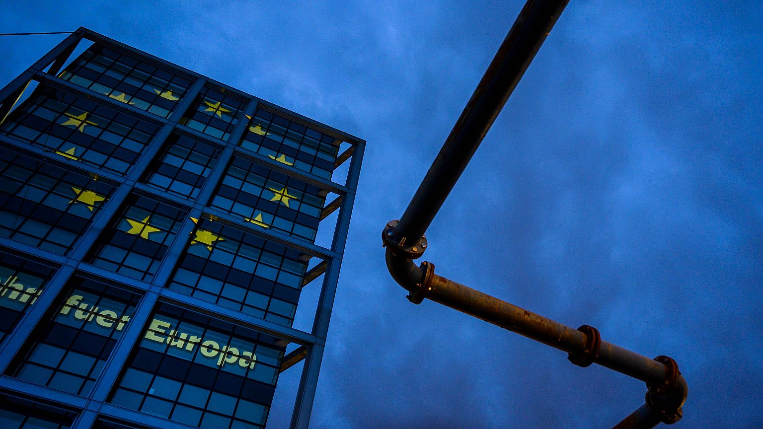 Image: A giant EU flag is projected on Berlin's main railway station