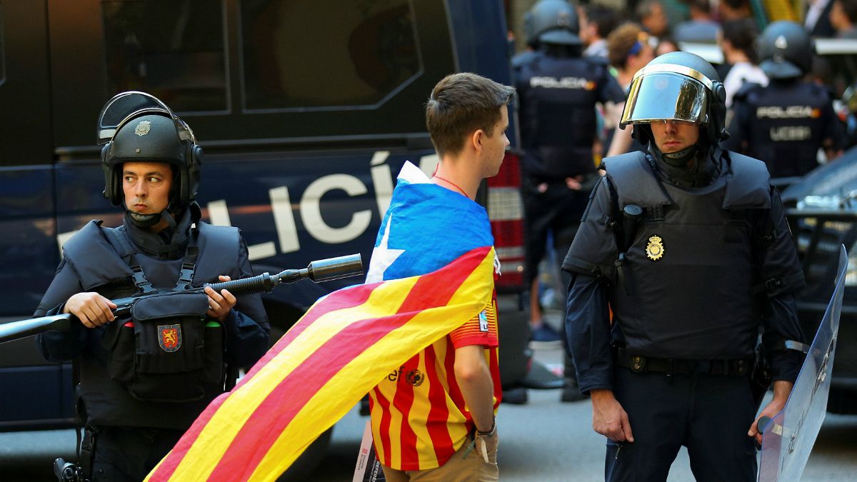 İspanya polisi Katalan hükümet binasını bastı