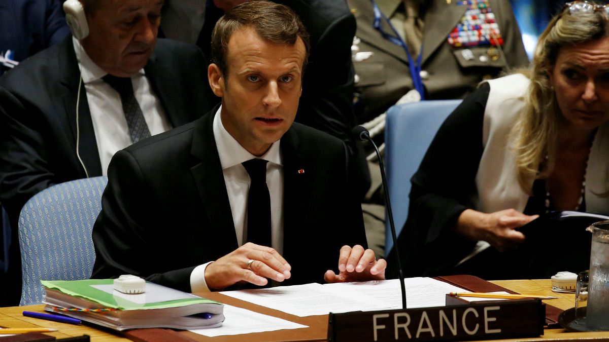 Macron Rohingya krizi için "soykırım" dedi