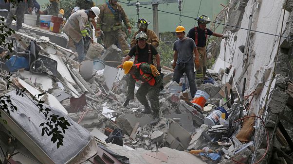 Rescates dramáticos en la capital mexicana Rescates dramáticos en la capital mexicana