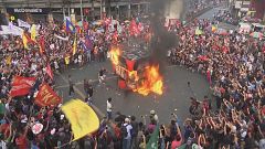 Milhares assinalam lei marcial de Marcos em 1972