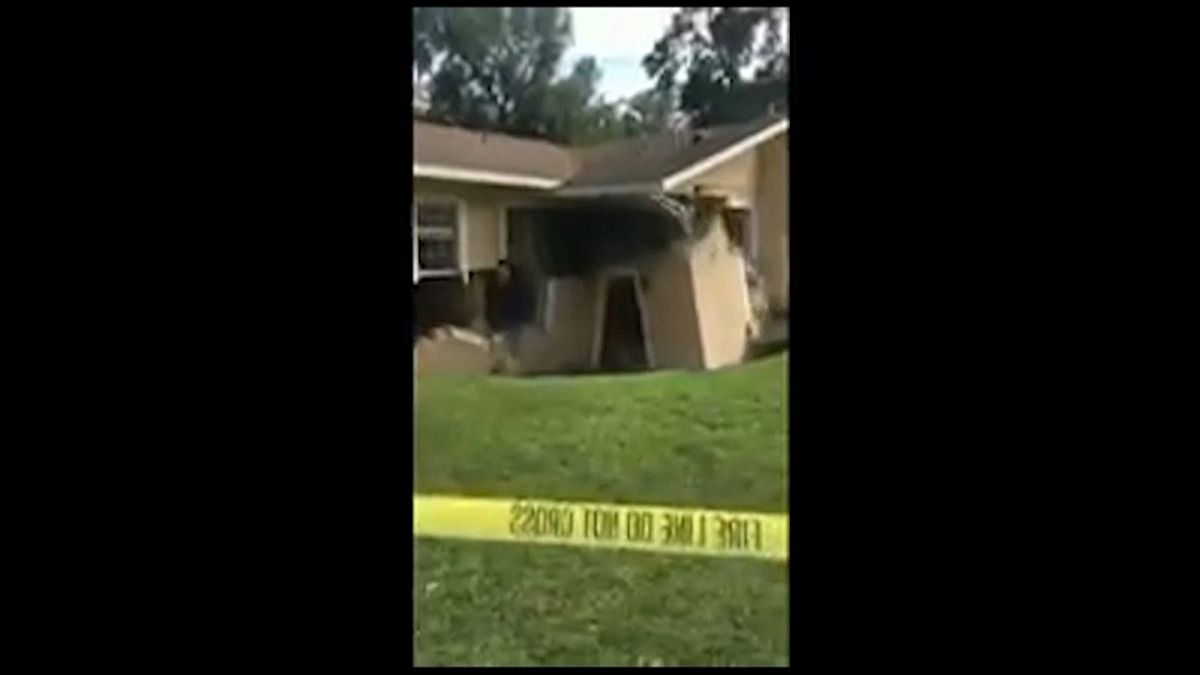 بيت انهار داخل حفرة في ميامي