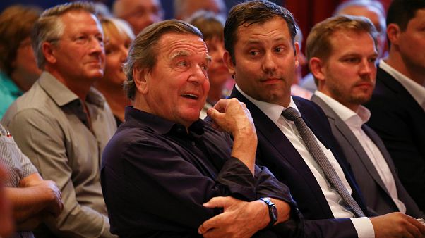 Gerhard Schröder (73): Ex schreibt über neue Lebensgefährtin "Frau Kim" Gerhard Schröder (73): Ex schreibt über neue Lebensgefährtin "Frau Kim"