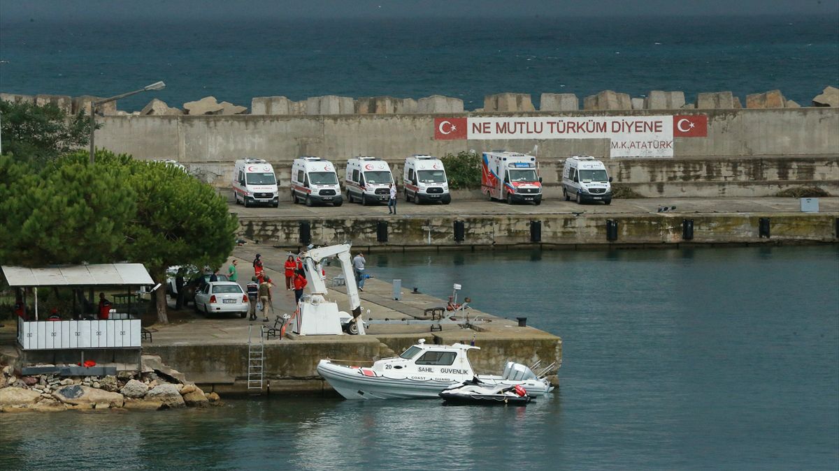 Kocaeli'de göçmenleri taşıyan tekne battı: 4 ölü