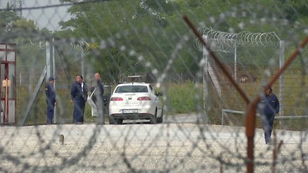 En Hongrie, des "zones de transit" aux airs de prison En Hongrie, des "zones de transit" aux airs de prison