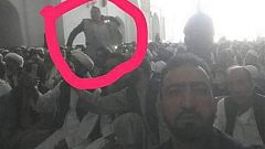 پرتاب کفش به گلبدین حکمتیار در هرات و اختلال در نماز جمعه این شهر