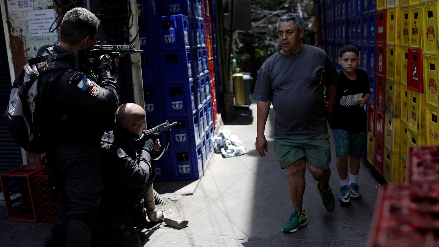 Um milhar de militares e blindados na Rocinha