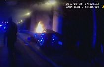 US cops rescue people trapped inside burning car