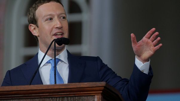 زوكربيرغ يعتزم بيع أسهمه في "فيسبوك" زوكربيرغ يعتزم بيع أسهمه في "فيسبوك"