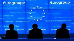 Eurogrupo pensa que economia grega está melhor, mas precisa de mais reformas