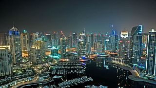 دبي تبدأ عملية تبديل واجهات المباني غير المقاومة للحرائق