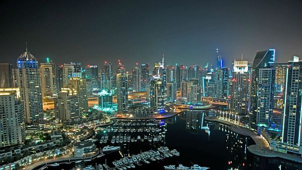 دبي تبدأ عملية تبديل واجهات المباني غير المقاومة للحرائق دبي تبدأ عملية تبديل واجهات المباني غير المقاومة للحرائق