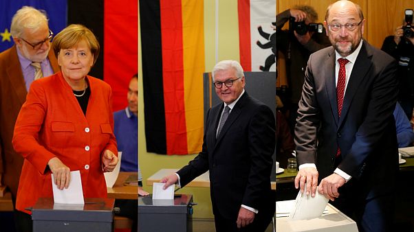 Merkel y Schulz votan Merkel y Schulz votan