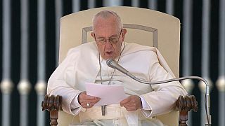 Teólogos conservadores acusam Papa de propagar heresias