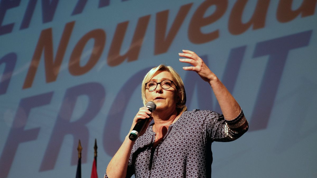 Le Pen, Almanya'da meclise giren ırkçı partiyi kutladı