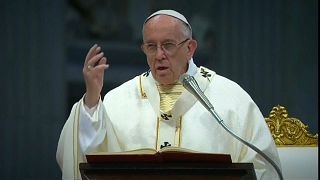 Eretnekség terjesztésével vádolják Ferenc pápát