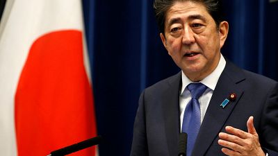 Japán: előrehozott választások kiírásáról döntött Abe Sindzó miniszterelnök