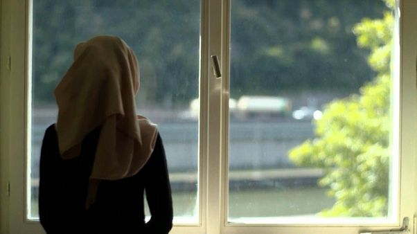 IŞİD'in seks köleleri: Terörden kurtulan Yezidi kadınlar hayata tutunmaya çalışıyor IŞİD'in seks köleleri: Terörden kurtulan Yezidi kadınlar hayata tutunmaya çalışıyor