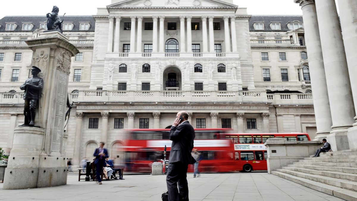 El Banco de Inglaterra advierte del coste de una crisis de deuda de los consumidores