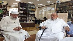 القرضاوي ينشر صورا مع داعية هندي طردته عُمان بسبب تطاوله على السعودية