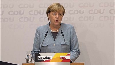 Merkel kündigt Gespräche mit FDP, Grünen und SPD an