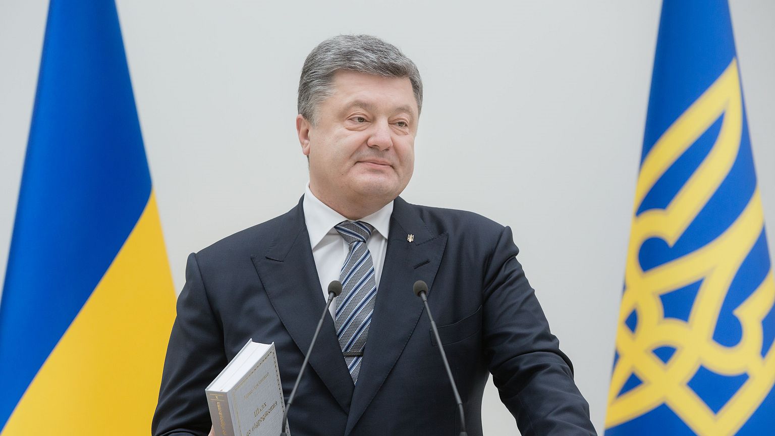 Порошенко подписал спорный закон об образовании