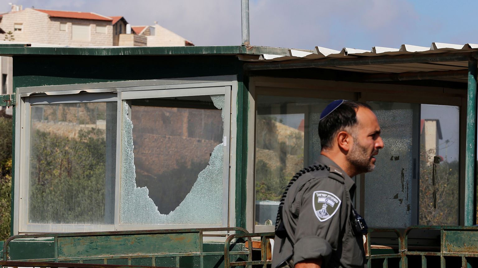 فلسطيني يقتل ثلاثة جنود إسرائيليين في إطلاق نار في الضفة الغربية