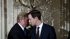 Image: President Donald Trump speaks with Jared Kushner in the White House 