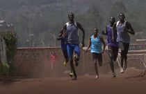AIMAG: Langstreckenläuferin Tegla Loroupe betreut Flüchtlingsteam
