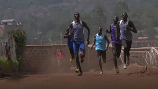 AIMAG: Langstreckenläuferin Tegla Loroupe betreut Flüchtlingsteam