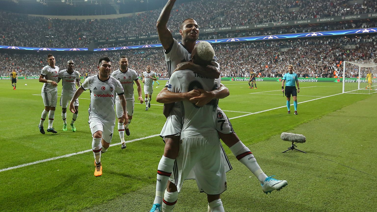 Beşiktaş Şampiyonlar Ligi'nde yüksekten uçuyor