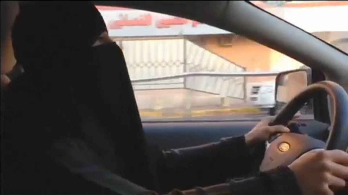 Saudi-Arabien lässt Frauen endlich ans Steuer
